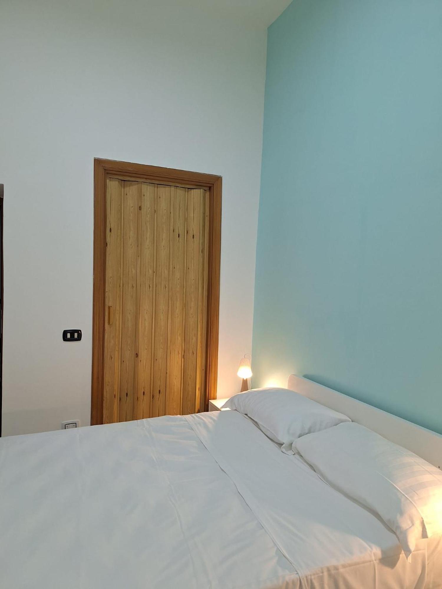 Cisterna'S House Hotel Naples Bilik gambar